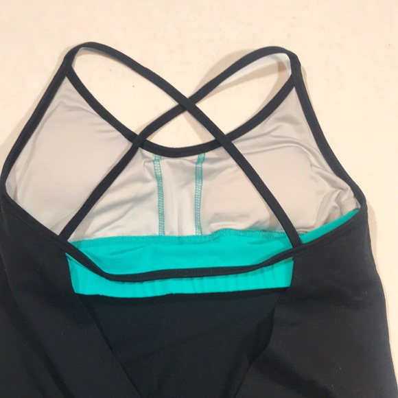 Tonic Black and Teal Free Spin Active Tank Top EUC - Picture 6 of 8